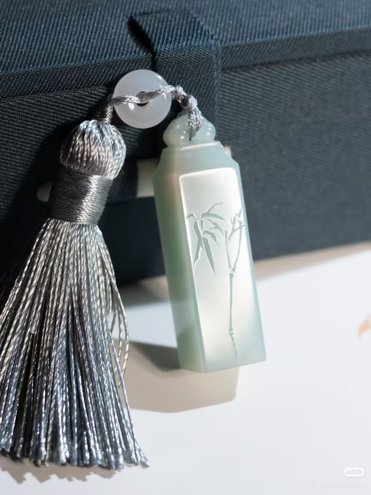 Clear Tassel Portable Seal